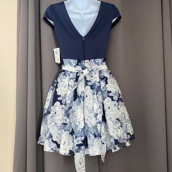 1/2 dress - Picture 4 of 8